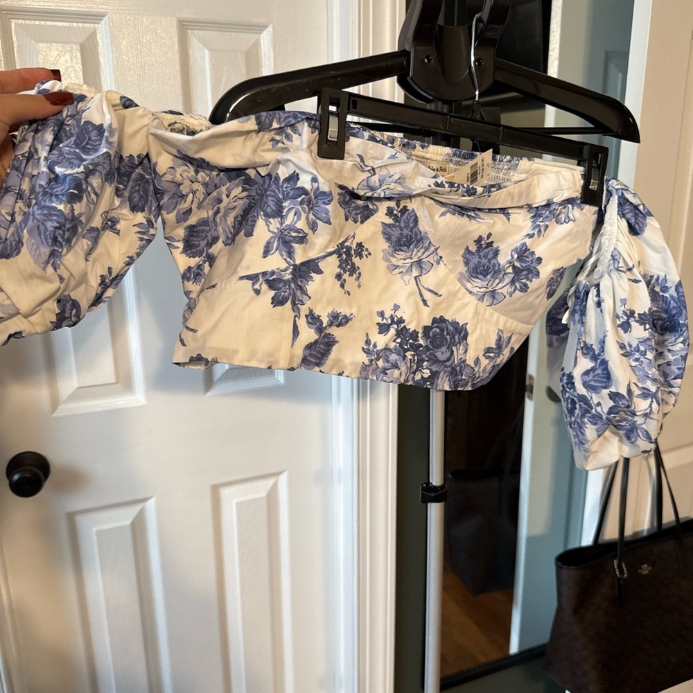Abercrombie & Fitch White and Blue Floral Crop Top